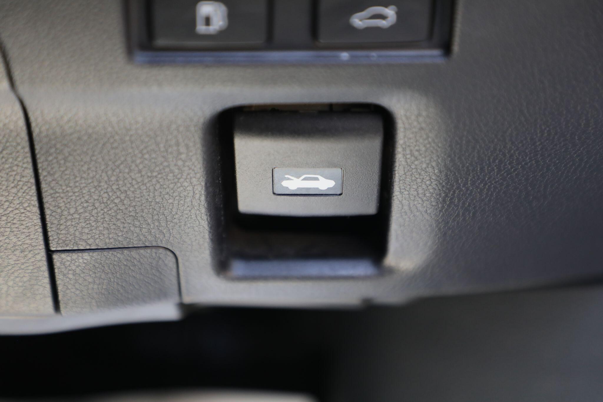 Large vehicle image